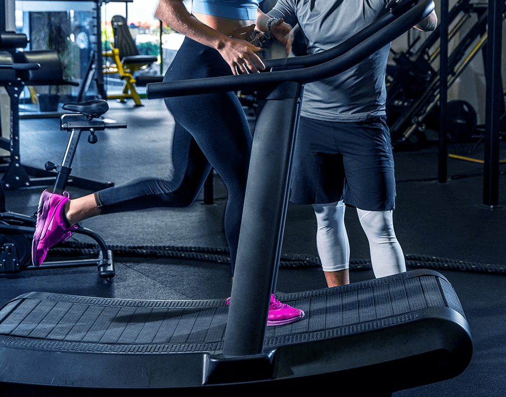 Curved treadmill is a concave and non motorized model that allow users to walk, jog and run on it using the balls of the feet