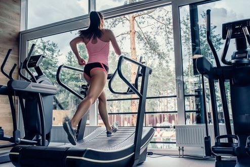 There are several advantages to owning a curved treadmill