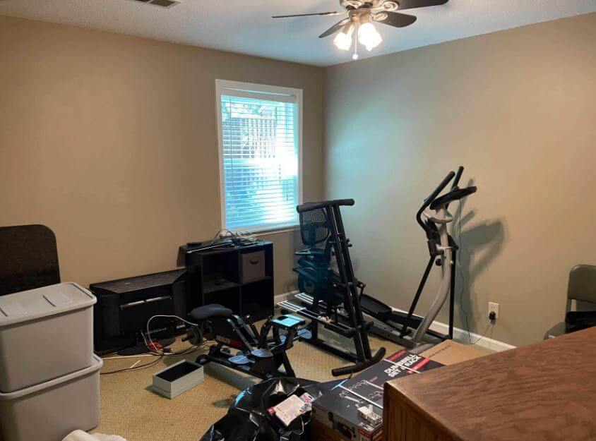 You can use several ways to turn a small room into a home gym